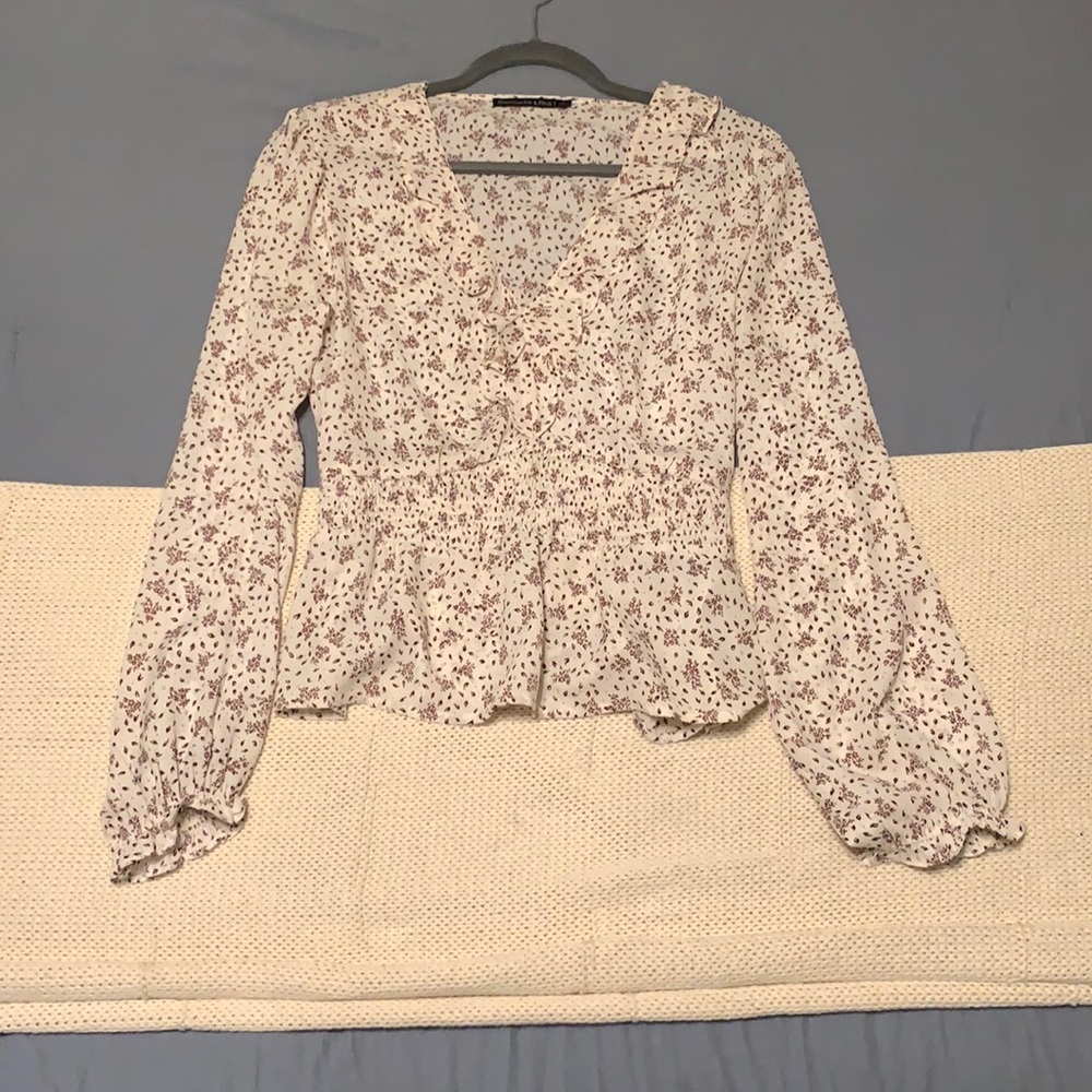 ABERCROMBIE white and red floral blouse